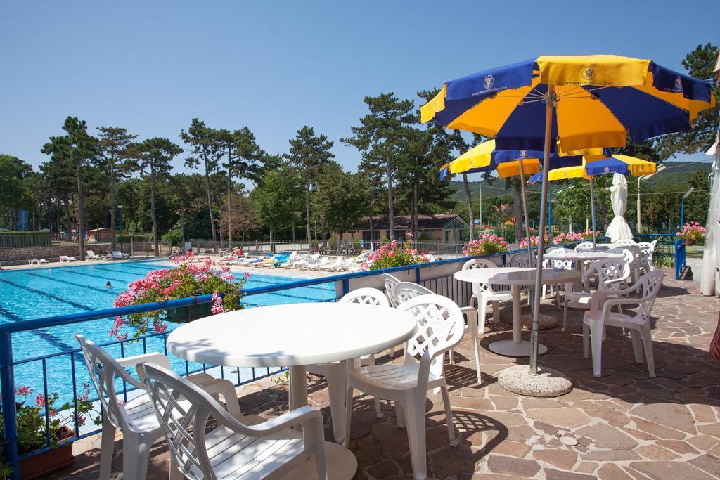 Camping Village Mare Pineta Sistiana Exterior foto